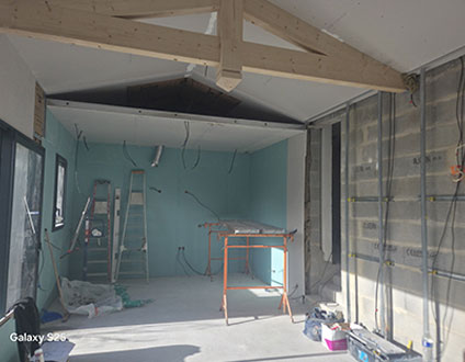 Plafond rampant doublage faux plafond + bandes